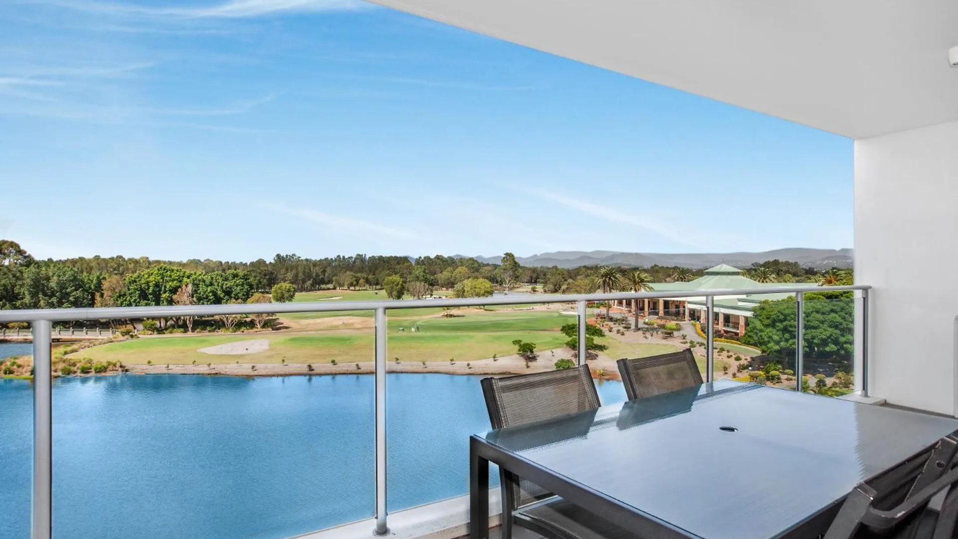 Lakeside Family Oasis With Pool, Gym And Balcony location